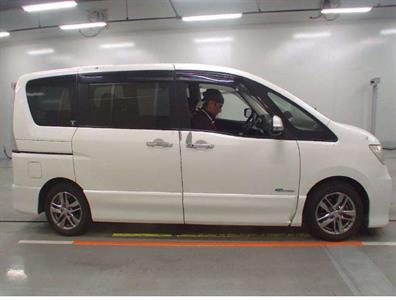 2013 Nissan Serena - Thumbnail