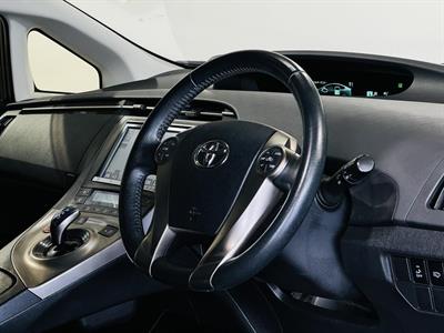 2013 Toyota Prius - Thumbnail