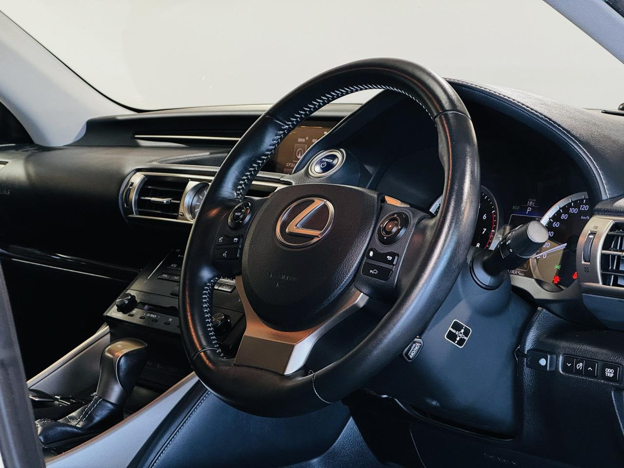 2014 Lexus IS 300h