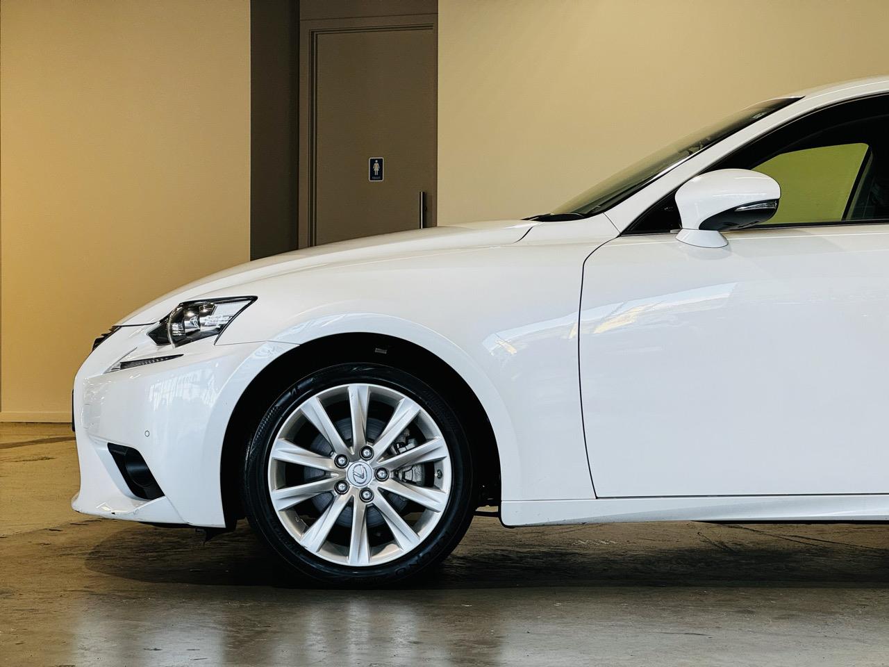 2014 Lexus IS 300h