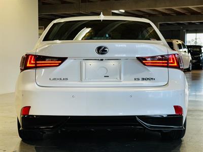 2014 Lexus IS 300h - Thumbnail