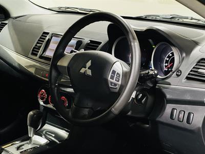 2011 Mitsubishi Galant - Thumbnail