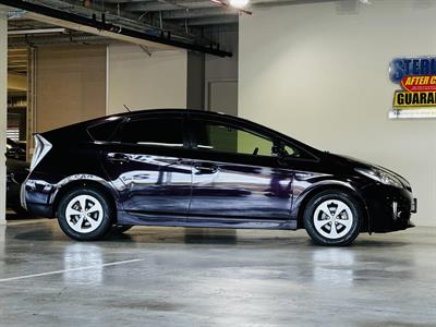 2012 Toyota Prius - Thumbnail