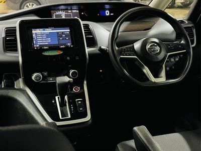 2016 Nissan Serena - Thumbnail