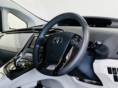 2014 Toyota Prius - Thumbnail