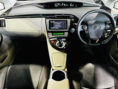 2014 Toyota Prius - Thumbnail