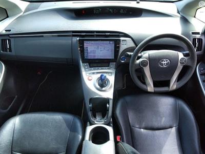 2014 Toyota Prius - Thumbnail