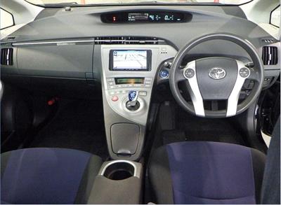 2015 Toyota Prius - Thumbnail