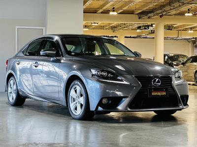 2013 Lexus IS 300h - Thumbnail