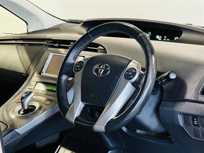 2013 Toyota Prius - Thumbnail