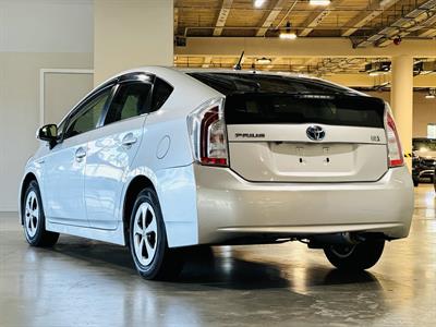 2013 Toyota Prius - Thumbnail