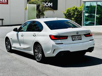 2022 BMW 330e - Thumbnail