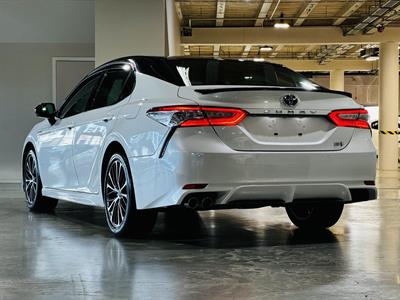 2018 Toyota Camry - Thumbnail