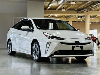 2019 Toyota Prius - Thumbnail