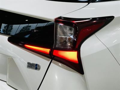 2019 Toyota Prius - Thumbnail