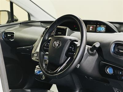 2019 Toyota Prius - Thumbnail