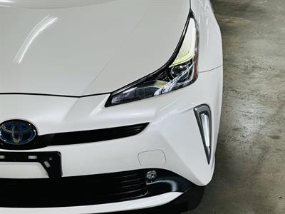 2019 Toyota Prius - Thumbnail