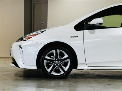 2019 Toyota Prius - Thumbnail