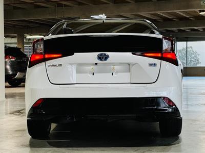 2019 Toyota Prius - Thumbnail