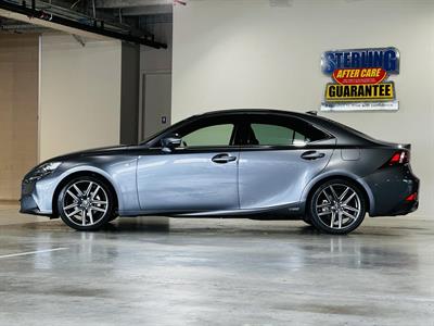 2013 Lexus IS 300h - Thumbnail