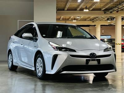 2019 Toyota Prius - Thumbnail