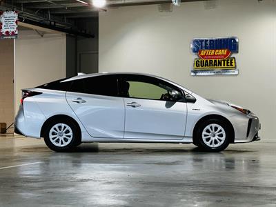 2019 Toyota Prius - Thumbnail