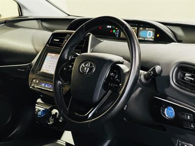 2019 Toyota Prius - Thumbnail