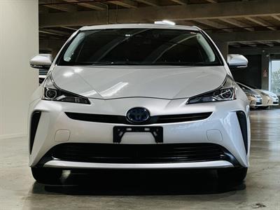 2019 Toyota Prius - Thumbnail