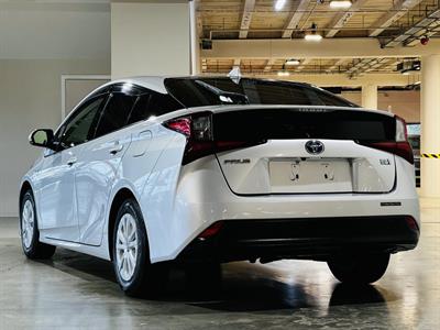 2019 Toyota Prius - Thumbnail