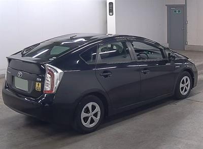 2015 Toyota Prius - Thumbnail