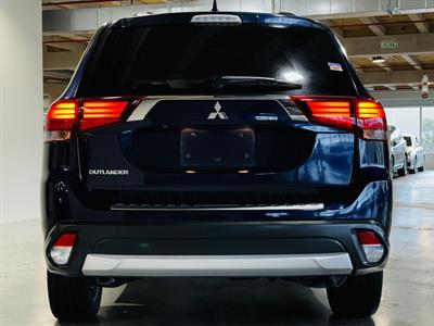 2015 Mitsubishi Outlander - Thumbnail