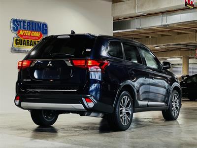 2015 Mitsubishi Outlander - Thumbnail