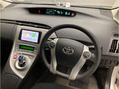 2015 Toyota Prius - Thumbnail