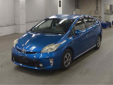 2013 Toyota Prius - Thumbnail