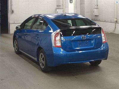 2013 Toyota Prius - Thumbnail