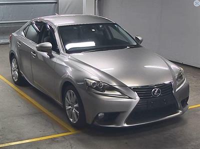 2013 Lexus IS 300h - Thumbnail