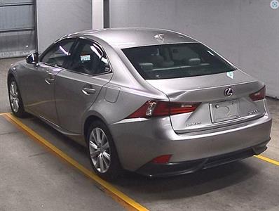 2013 Lexus IS 300h - Thumbnail