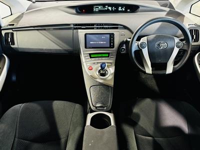 2014 Toyota Prius - Thumbnail