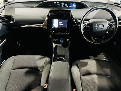 2019 Toyota Prius - Thumbnail