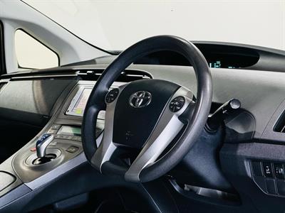 2013 Toyota Prius - Thumbnail