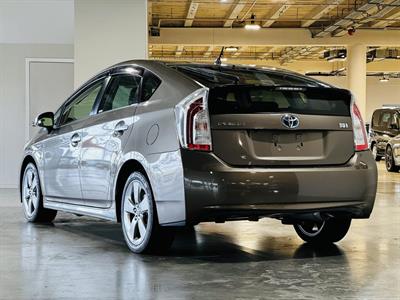 2013 Toyota Prius - Thumbnail