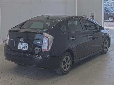 2014 Toyota Prius - Thumbnail