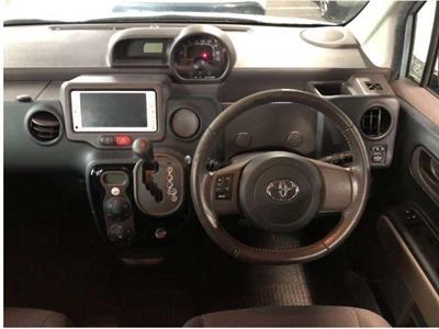 2013 Toyota Porte - Thumbnail