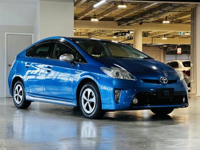 2013 Toyota Prius - Thumbnail