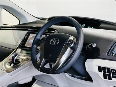 2013 Toyota Prius - Thumbnail