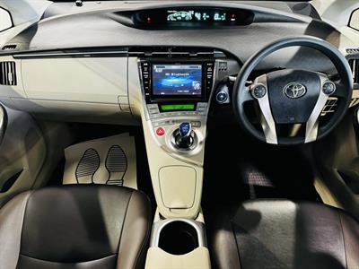 2013 Toyota Prius - Thumbnail