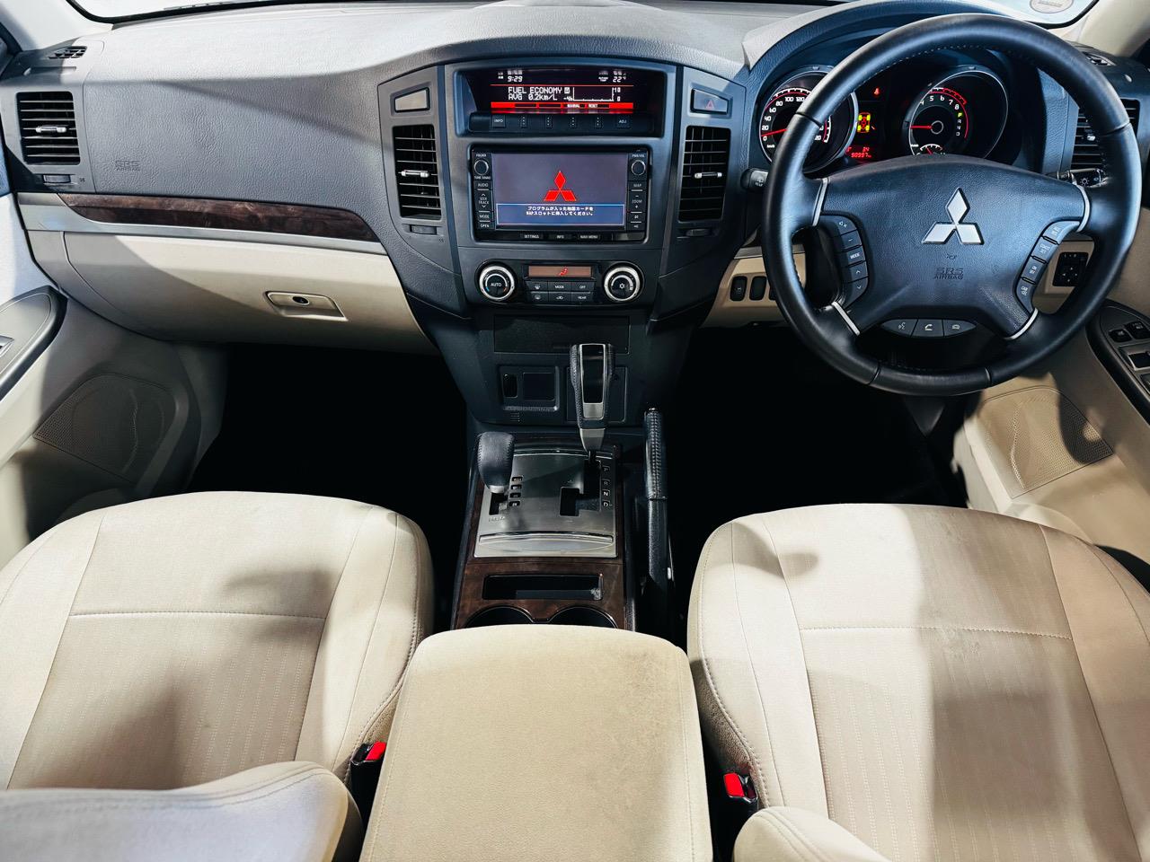 2013 Mitsubishi Pajero