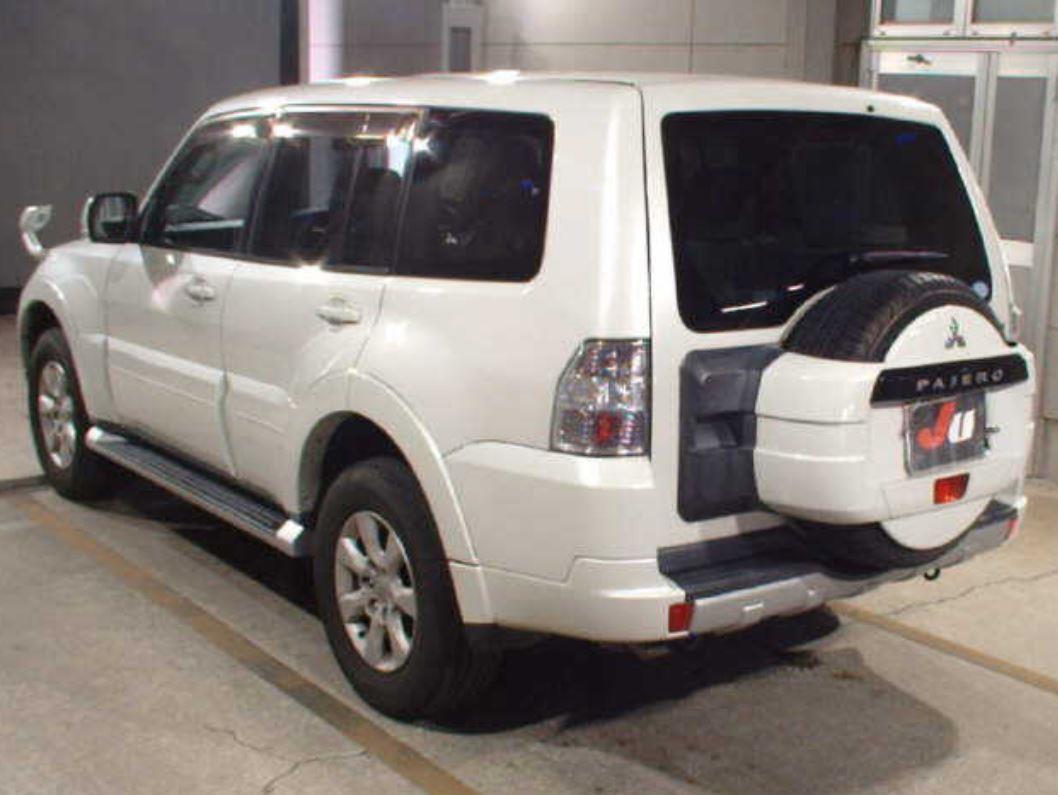 2013 Mitsubishi Pajero