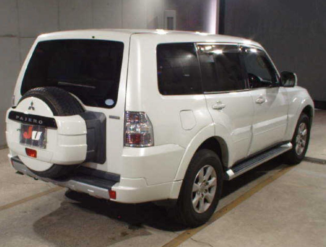 2013 Mitsubishi Pajero