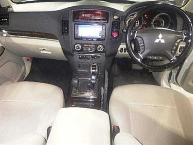 2013 Mitsubishi Pajero - Thumbnail